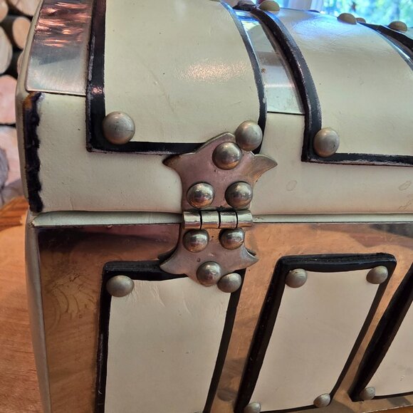 Tano of Madrid - Vintage Silver & Leather Locking Train Case Style Purse - Picture 5 of 16